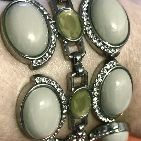 Fashion BR jewellery bracket and necklace - Picture 5 of 10